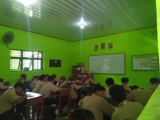 Kelas yang Nyaman dengan Fasilitas Pojok Baca